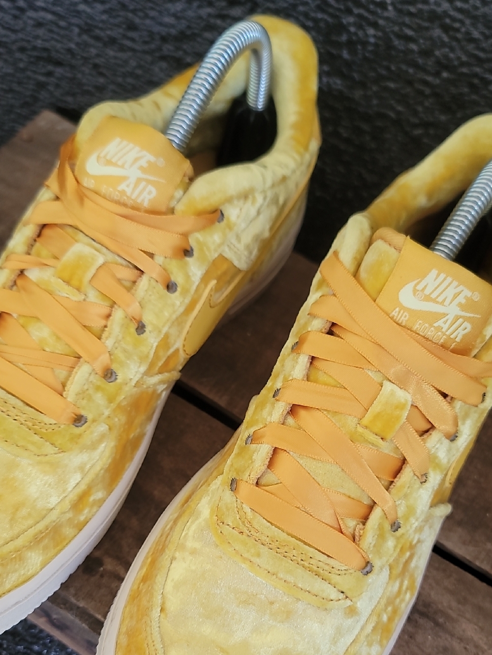 Nike Air Force 1 LV8 "Mineral Gold Velvet" Wmns 8.5 Fast Shipper - Picture 5 of 10